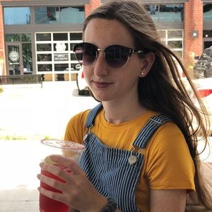 Meet your Posher, Megan